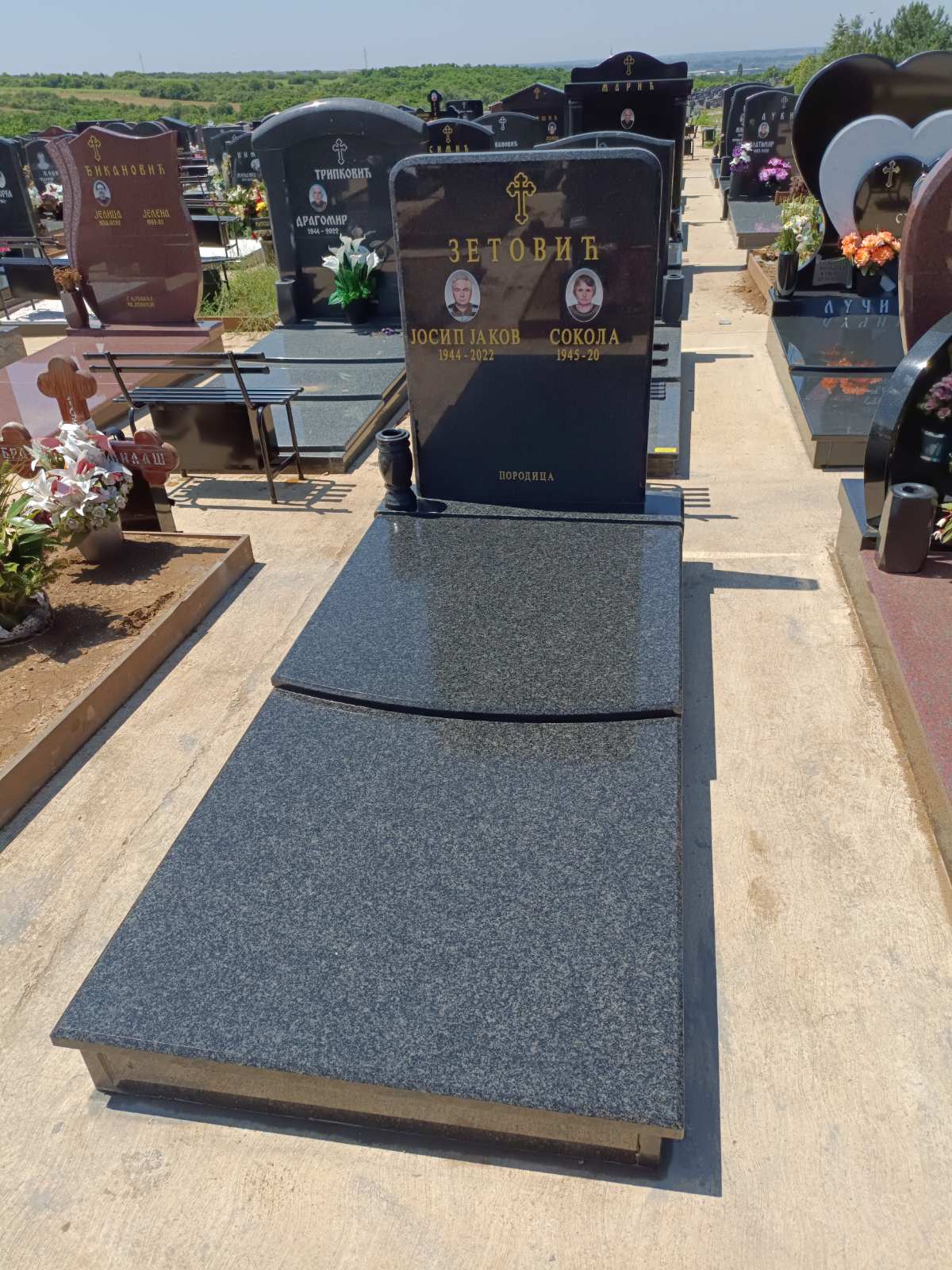 Komplet Spomenik od impale sa poklopnom pločom iz dva dela 2