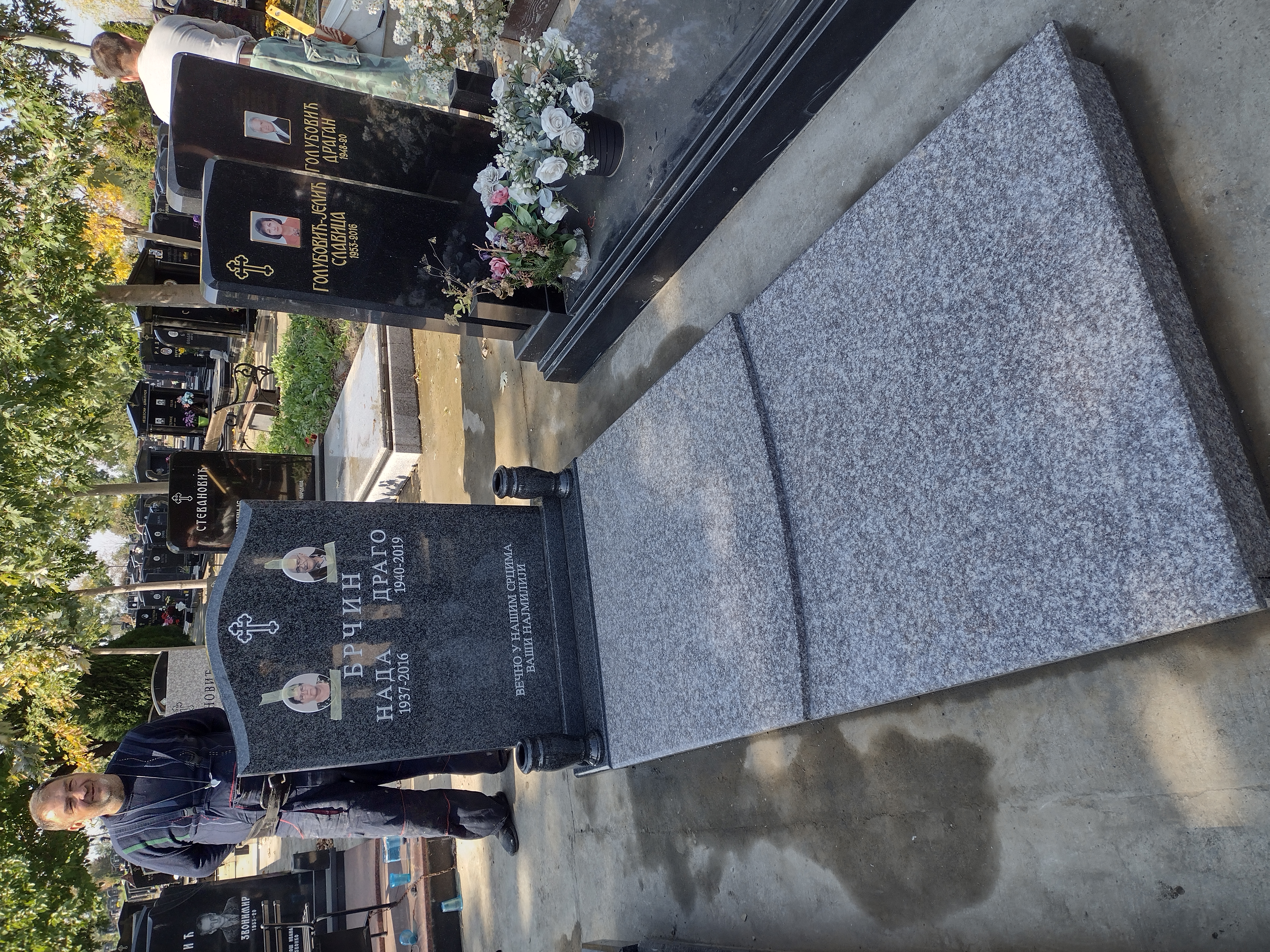 Komplet Spomenik od impale i 664