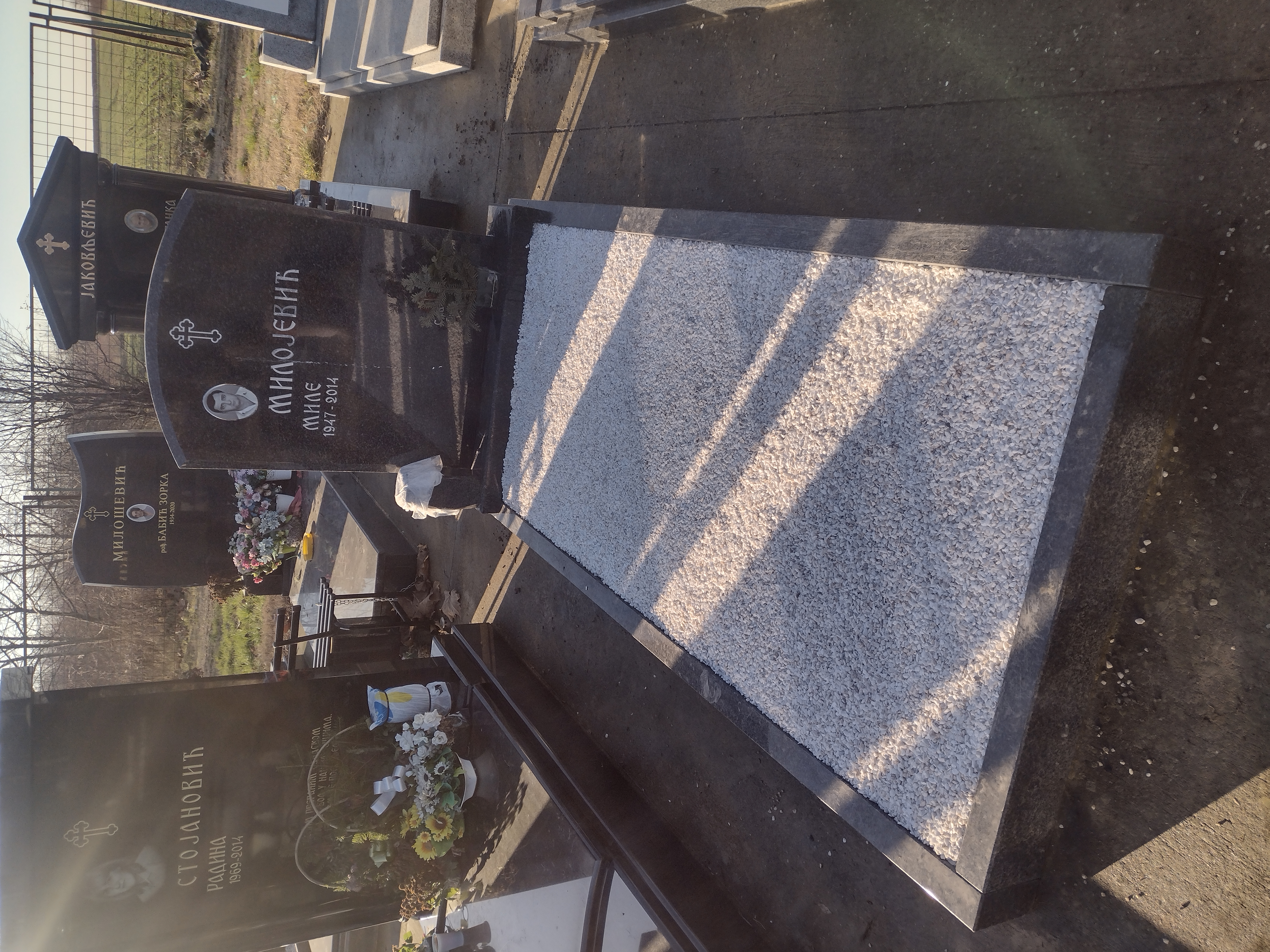 Komplet Spomenik od impale sa rizlom