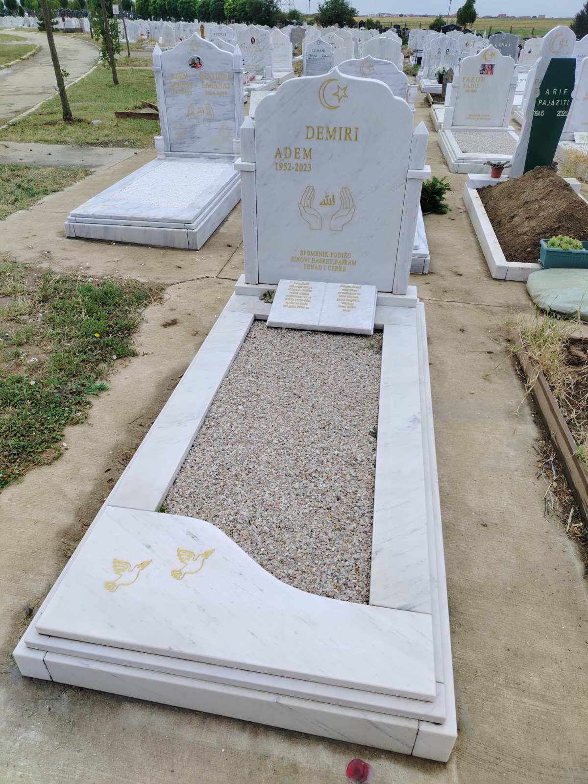 Komplet Spomenik od prilepskog belog #10