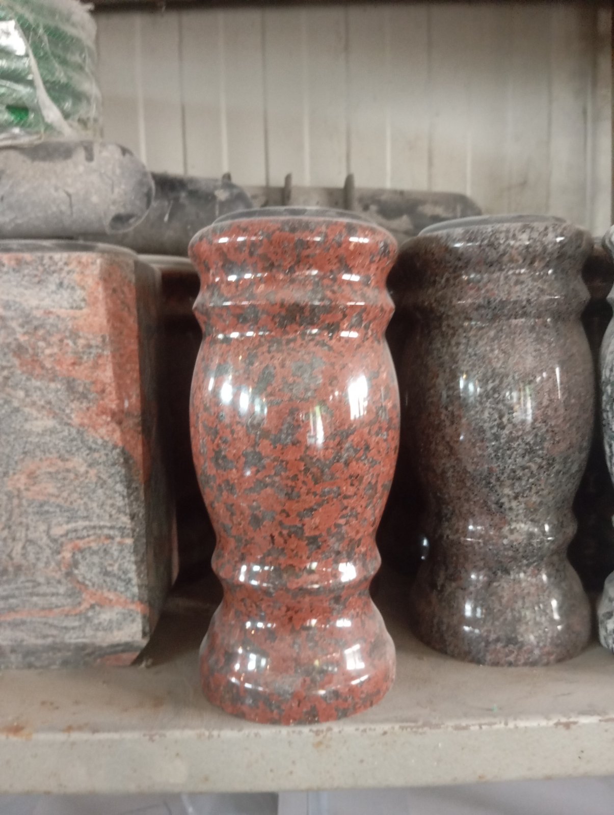 Ovalna vaza od African red