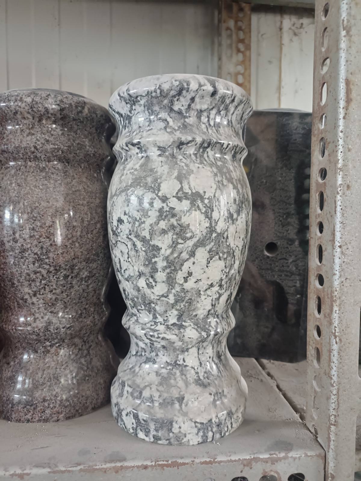 Ovalna vaza od White Pearl